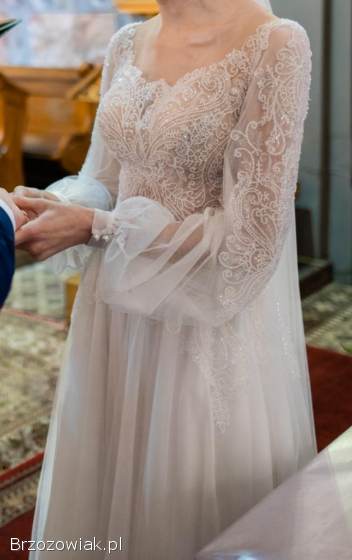 Ręcznie wyszywana suknia ślubna