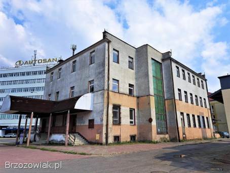 Na sprzedaż budynek o pow.  użytkowej 2008 mkw.  Sanok Posada
