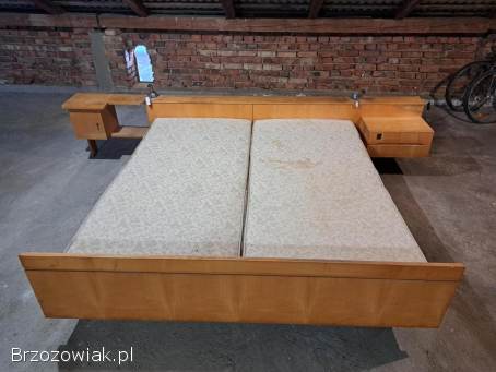 Łóżko podwójne z regulowanym stelażem