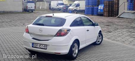 Opel Astra GTC 1.  6 benz 2009