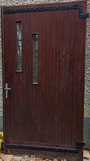 Podwójne drzwi garażowe drewniane