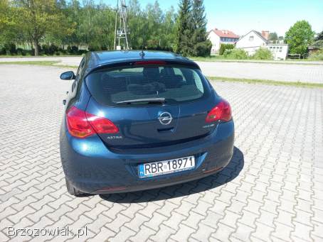 Opel Astra J 2010