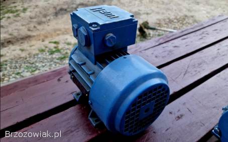 Silnik WATT 3-fazowy 230/400V 0.  12kW 645 obr/min oś 14 mm