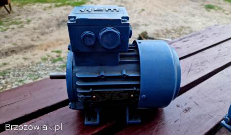 Silnik WATT 3-fazowy 230/400V 0.  12kW 645 obr/min oś 14 mm