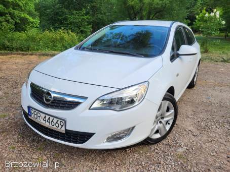 Opel Astra J 1.  4 Turbo 120  2011