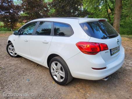 Opel Astra J 1.  4 Turbo 120  2011