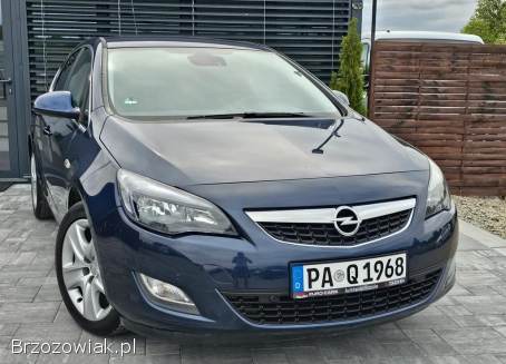 Opel Astra J 1.  6 Cosmo 2011