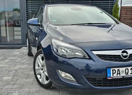 Opel Astra J 1.  6 Cosmo 2011