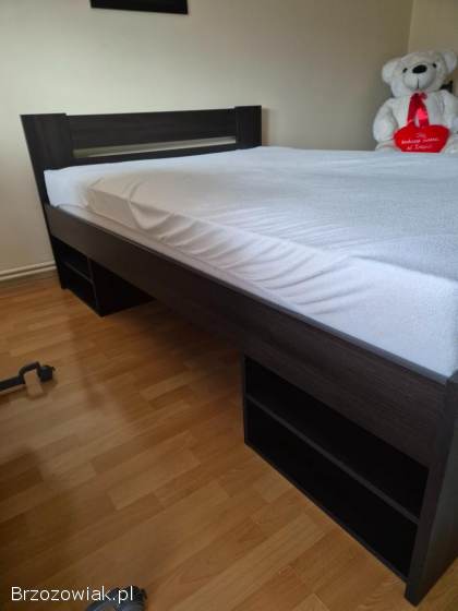 Łóżko z materacem 140cm na 200cm Solidne