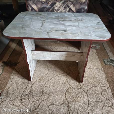 Narożnik kuchenny,  stół i dwa krzesła