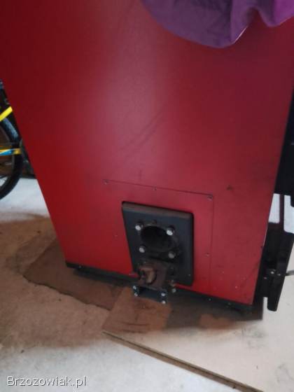 Piec centralnego ogrzewania z podajnikiem