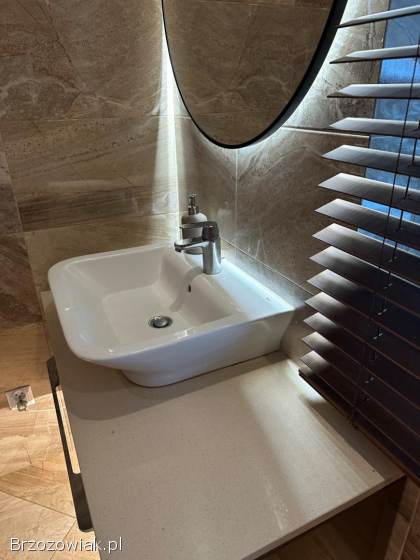 Umywalka Roca z baterią Grohe oraz blat