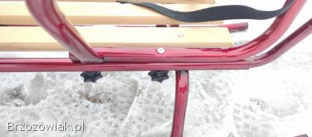 Sanki metalowe z oparciem i pchaczem z zapięciem.