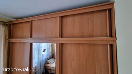 Duża szafa przesuwna z nadstawką