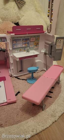 Camper Barbie Klinika