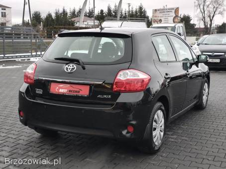 Toyota Auris 1.  4D-4D Zadbana!   2011
