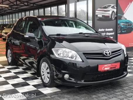 Toyota Auris 1.  4D-4D Zadbana!   2011