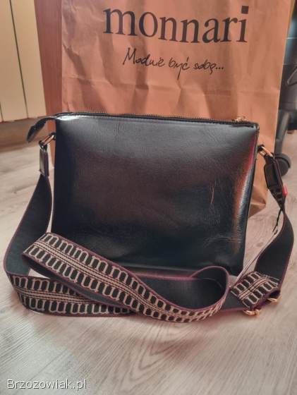 Monnari czarna torebka listonoszka pikowana z paskiem