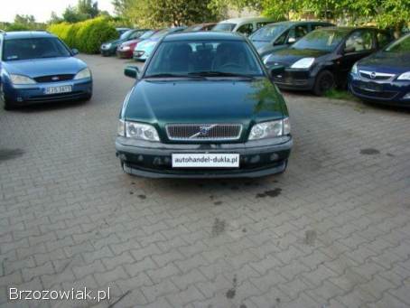 Volvo V40 1.  8 16V benz.   1999