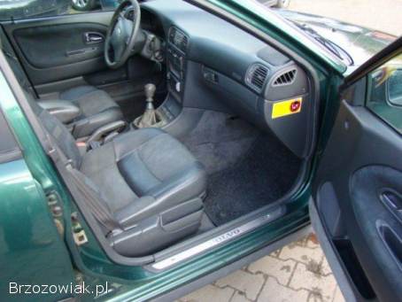 Volvo V40 1.  8 16V benz.   1999