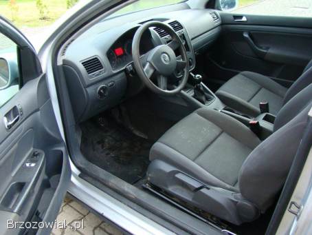 Volkswagen Golf V 1,  4 16V benz.   2005