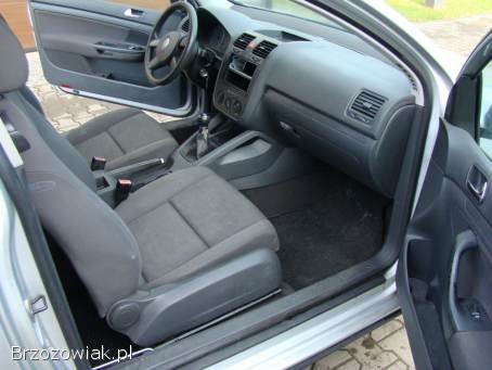 Volkswagen Golf V 1,  4 16V benz.   2005