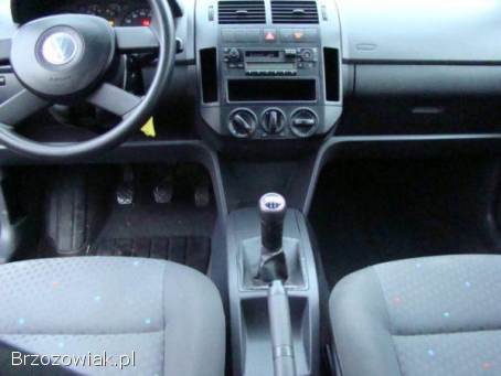 Volkswagen Polo 1,  2 12V benz.   2003