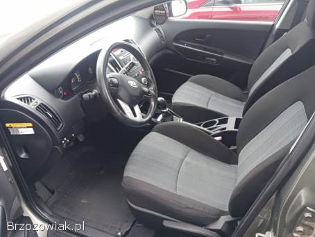 Kia Cee'd 1.  4 109KM 2010