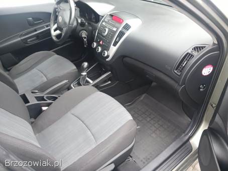 Kia Cee'd 1.  4 109KM 2010