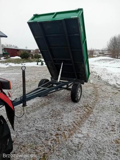 Przyczepa jednoosiowa z kiprem