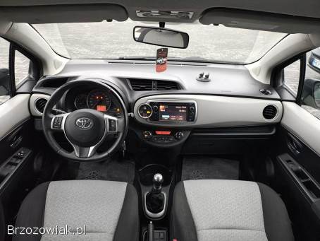 Toyota Yaris 1.  3Benzyna!   2012