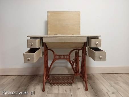 Biurko,  toaletka z maszyny Singer