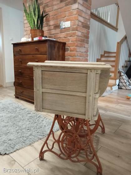 Biurko,  toaletka z maszyny Singer