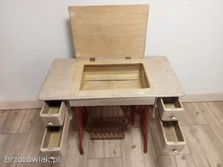 Biurko,  toaletka z maszyny Singer
