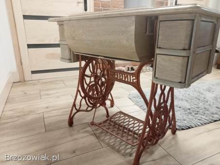 Biurko,  toaletka z maszyny Singer