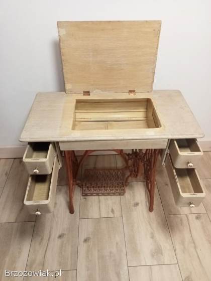 Biurko,  toaletka z maszyny Singer