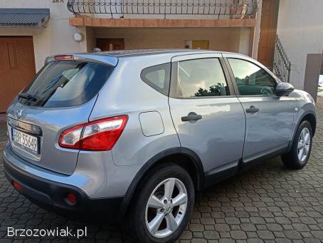 Nissan Qashqai 1,  6 benz.   2010