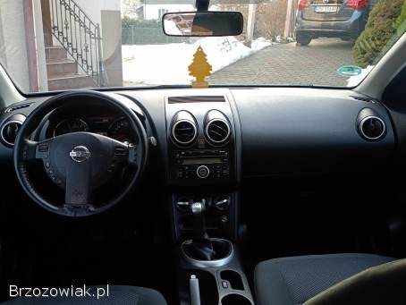 Nissan Qashqai 1,  6 benz.   2010