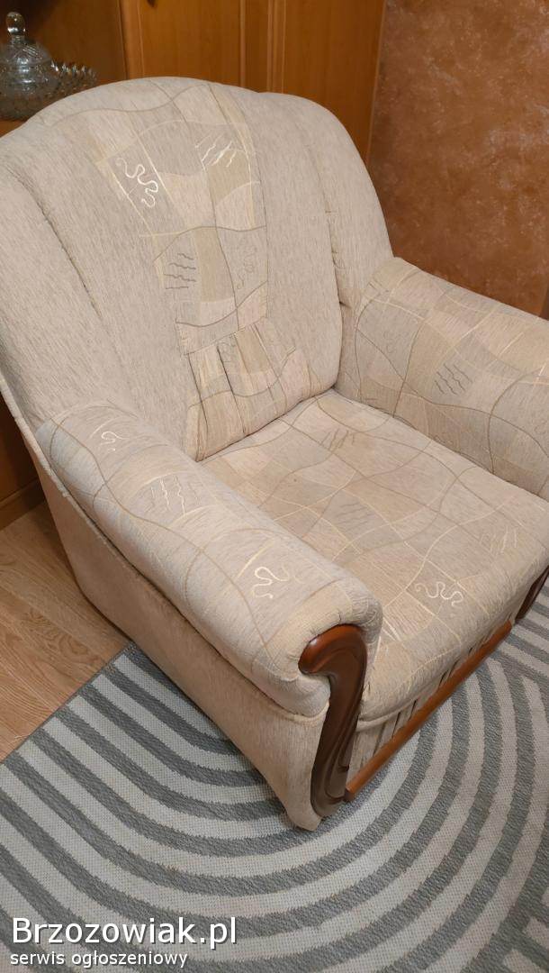 Dwa fotele,  rozkładana ława i szafka RTV