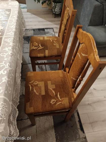 Drewniane krzesła