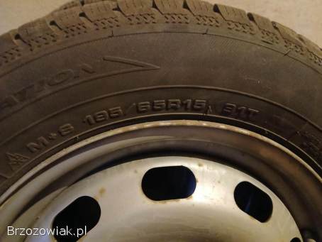 Komplet 2 opon zimowych z felgami do golfa 4 do sprzedania.  195/65 R15