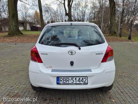 Toyota Yaris 1.  3 16v Benzyna  2009