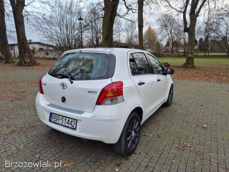 Toyota Yaris 1.  3 16v Benzyna  2009