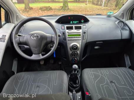 Toyota Yaris 1.  3 16v Benzyna  2009