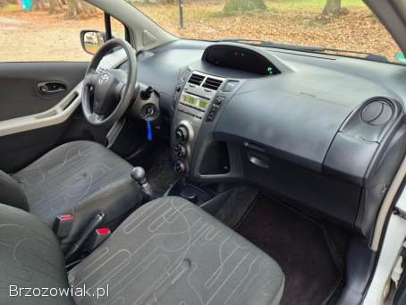 Toyota Yaris 1.  3 16v Benzyna  2009