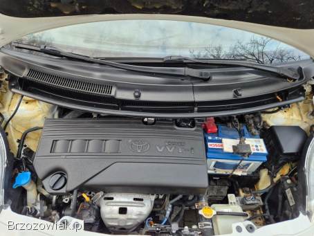 Toyota Yaris 1.  3 16v Benzyna  2009