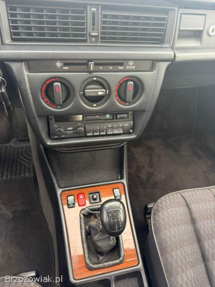 Mercedes-Benz W201 (190) 1.  8 Benzyna 1993