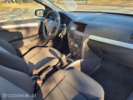 Opel Astra 1,  6 16v Benzyna  2009