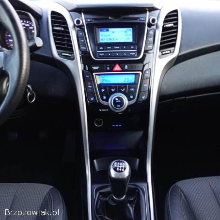 Hyundai i30 1.  4 Benzyna  2012
