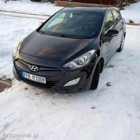 Hyundai i30 1.  4 Benzyna  2012